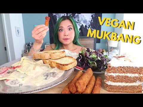 Vegan Mozzarella Sticks, Creamy Ravioli & Cinnamon Cake MUKBANG // Munching Mondays Ep.88