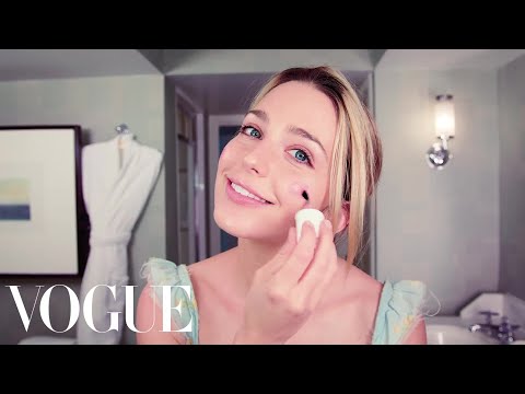 Actress Jessica Rothe's Guide to Clear Skin | Beauty Secrets | Vogue - UCRXiA3h1no_PFkb1JCP0yMA