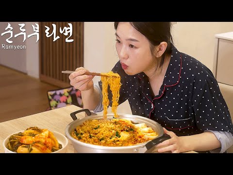 The way to eating fried cheese balls more deliciously, 'Spicy Ramen mukbang'