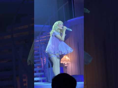 Sabrina Carpenter - Tornado Warning (Live from the Short n’ Sweet Tour in Chicago)