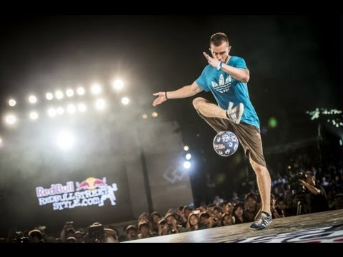 Freestyle football juggling in Japan - Red Bull Street Style 2013 - UCblfuW_4rakIf2h6aqANefA