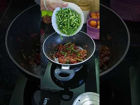 Achinga payar mezhukkupuratti / long beans stir - fry / kerala style / Easy side dish /
