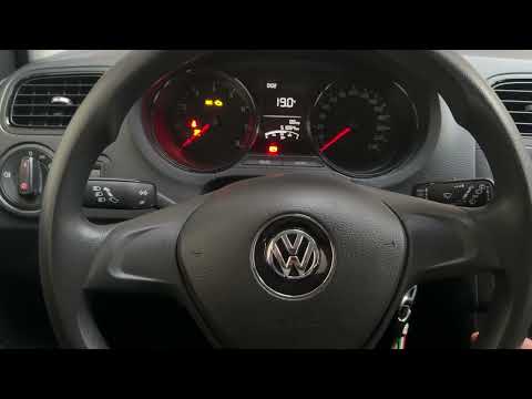 Spazzole del tergicristallo che non si fermano mai su una Volkswagen Polo V, dobbiamo smontare il volante