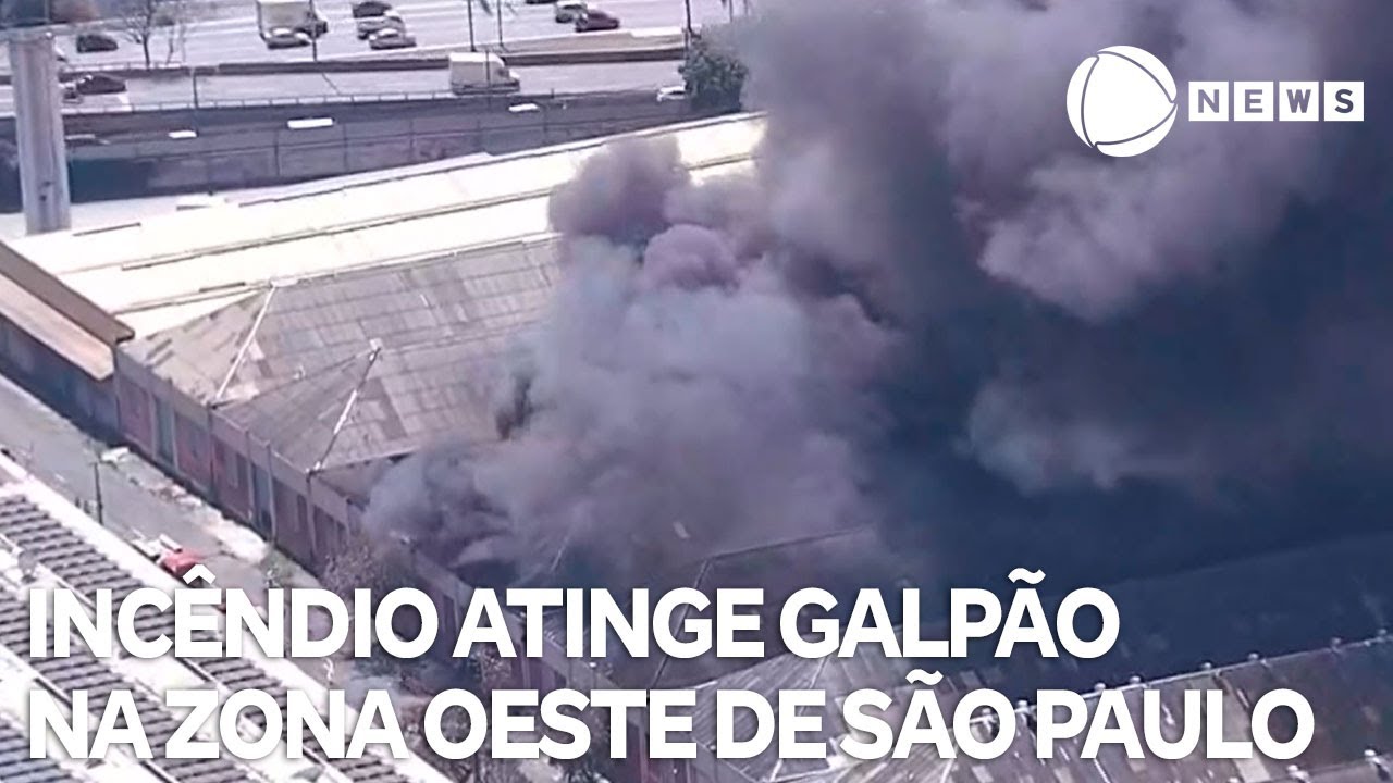 Incêndio atinge galpão na zona oeste de São Paulo