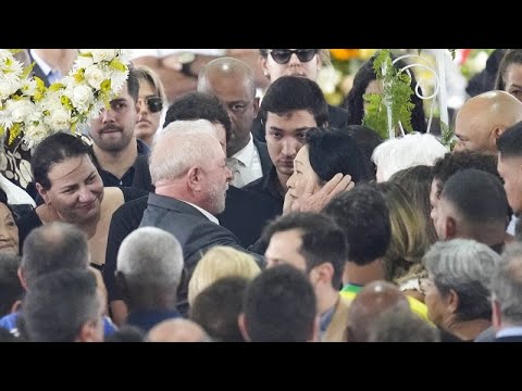 Lula da Silva prestou última homenagem a Pelé no estádio do Santos