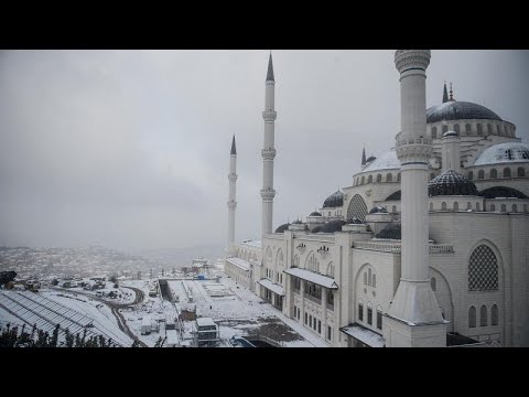 شاهد: الثلوج التي طال انتظارها تغطي اسطنبول