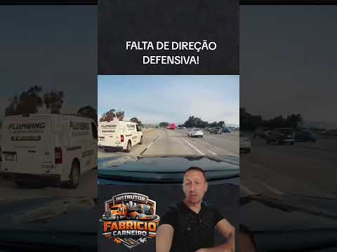 Na direção defensiva,  sempre desconfie que outro veículo pode entrar na sua frente!