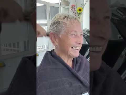 Blow dry hair #haircut #hair #hairstyle #salon #barber #diyhairstyle #hairstyles #blowdry #blowup