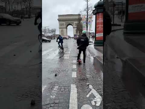 Pure à Paris - Riding whatever the weather