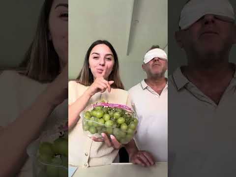 כולם טעמו את הענבים בעיניים עצומות וישר הרגישו את הטעם של הצמר גפן מתוק!