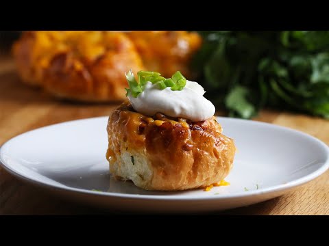 Chili-Cheese Garlic Bread Rolls