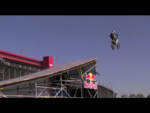 First Tandem Jump - Red Bull: New Year. No Limits. 2011 teaser - UCblfuW_4rakIf2h6aqANefA