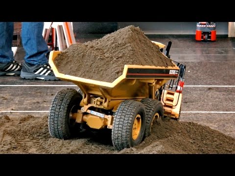 RC DUMP TRUCK AND WHEEL LOADER ACTION XXL RC CONSTRUCTION SITE AMAZING / Faszination Modellbau 2015 - UCH6AYUbtonG7OTskda1_slQ