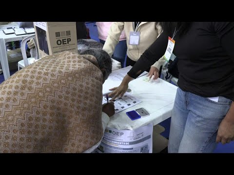 La Paz polls open in Bolivian presidential election | AFP