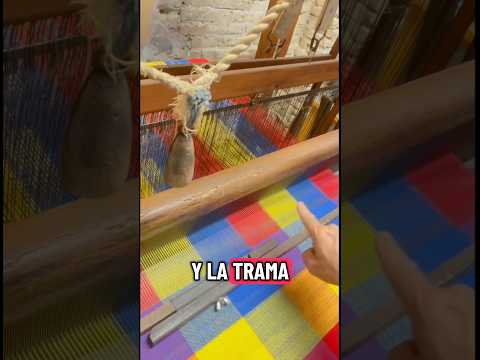Qué es la TRAMA en tejido (demostración real en telar centenario)