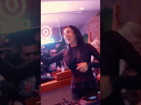 Así reacciona el público en uno de los locales legendarios de Ibiza 🌴@CafeMamboIbz #ibiza#edm