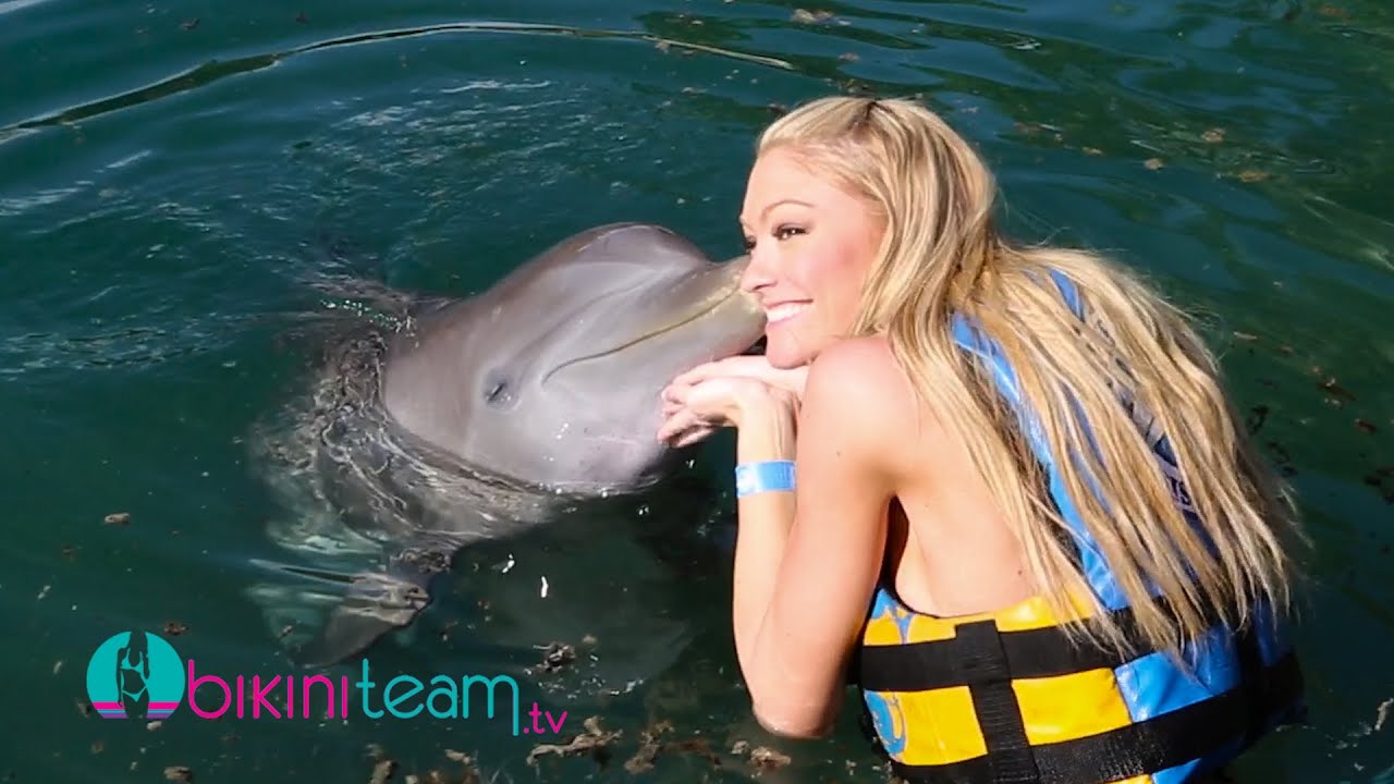 Dolphin Discovery Hosts Miss Swimsuit USA International Finalists