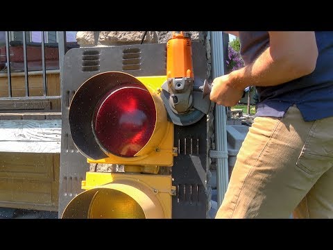 What's inside a Stop Light? - UCSrPuHtKbst7Zy8pyWn_3Cg