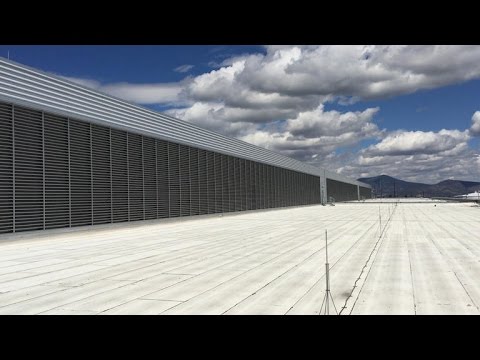 Inside Facebook's Oregon data center (CNET News) - UCOmcA3f_RrH6b9NmcNa4tdg