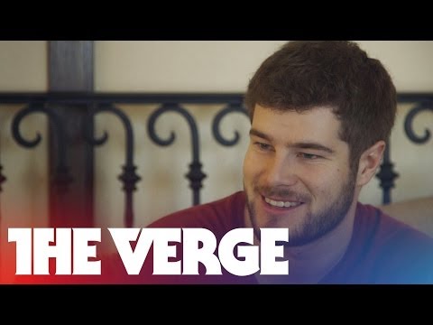 Interview with Pebble CEO Eric Migicovsky at CES 2014 - UCddiUEpeqJcYeBxX1IVBKvQ