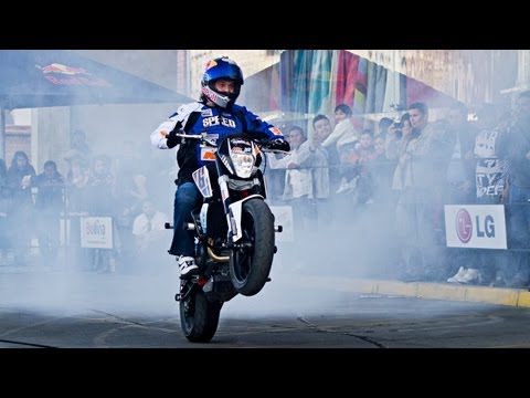 Sport Bike Stunt Riding in La Paz - Aaron Colton 2013 Bolivia - UCblfuW_4rakIf2h6aqANefA