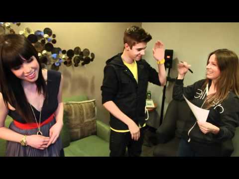 Justin Bieber and Carly Rae Jepsen Take a Quiz about Canada - UCp0hYYBW6IMayGgR-WeoCvQ