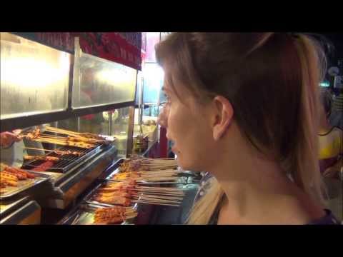 Tour of Yangshuo night life visiting a night market and eating Chinese street food (阳朔夜市和街头食品) China - UCnTsUMBOA8E-OHJE-UrFOnA
