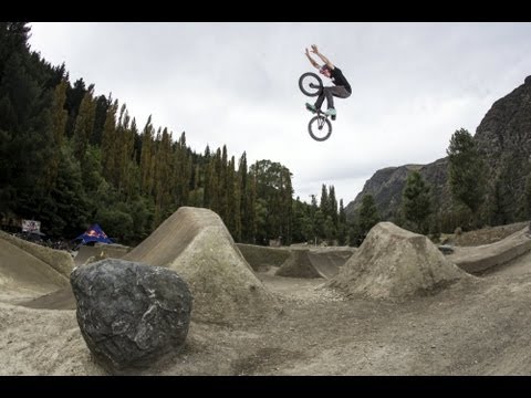 Dirt Jumping at Red Bull Roast It 2013 New Zealand - UCblfuW_4rakIf2h6aqANefA