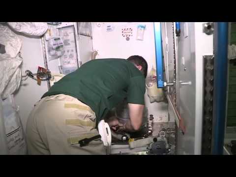 Space Station 'Potty' Swap - Astronaut Demonstrates | Video - UCVTomc35agH1SM6kCKzwW_g