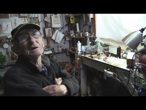 EEVblog #874 - World's Oldest Electronics Hobbyist! - UC2DjFE7Xf11URZqWBigcVOQ