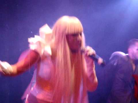 LADY GAGA performs new song "Starstruck" at TIGERHEAT 2008