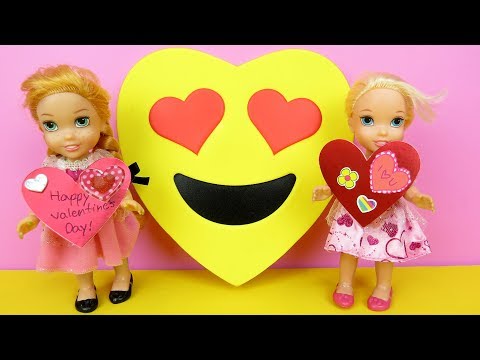 Valentine's day ! Elsa and Anna toddlers at school - Barbie is the teacher - cards - gifts - UCQ00zWTLrgRQJUb8MHQg21A