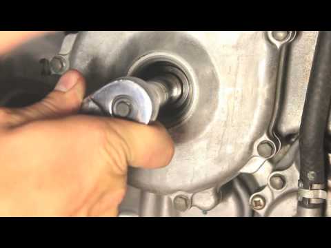 Part 7-1 - Suzuki Burgman 650 Removal of engine parts - UCTs-d2DgyuJVRICivxe2Ktg