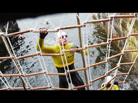 Intense Swimming Race Up The Maryhill Locks - UCblfuW_4rakIf2h6aqANefA