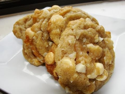 White Chocolate Macadamia Nut Cookies aka Lisa's White Chocolate Supreme Cookies - UCdZSroWwiRMMQQ0CwF5eXYA