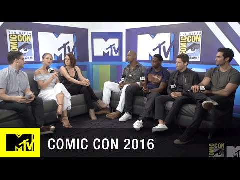 Supergirl Cast Presents “The Man Band” | Comic Con 2016 | MTV - UCxAICW_LdkfFYwTqTHHE0vg