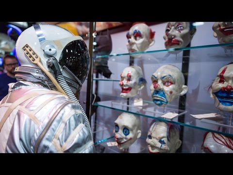 Adam Savage Incognito at Comic-Con 2014: Mercury Spacesuit - UCiDJtJKMICpb9B1qf7qjEOA