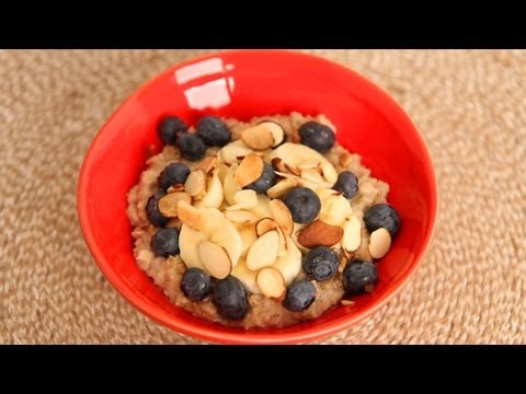 Laura's Favorite Quick Oatmeal Breakfast Recipe - Laura Vitale - Laura in the Kitchen Episode 520 - UCNbngWUqL2eqRw12yAwcICg