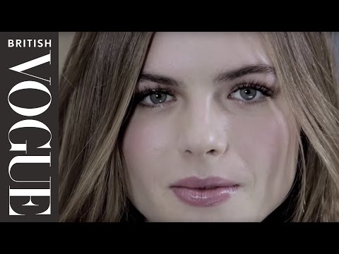 How to Make a Beautiful Day-look | Vogue Beauty School | British Vogue - UCZ8TREbPfawhSvayVe5pqKg