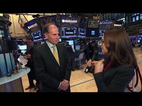 First Data Raises Largest IPO of the Year - UCCjyq_K1Xwfg8Lndy7lKMpA