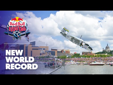 World record flight at Red Bull Flugtag Minneapolis St Paul 2010 - UCblfuW_4rakIf2h6aqANefA