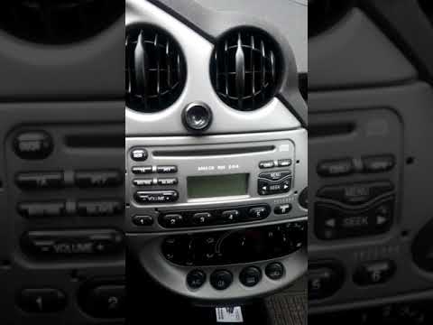 Cómo encontrar e ingresar el código de la radio del Ford KA Ford Ka