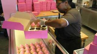 9 to 5 - Andra Hall - Cupcake Bakery Owner