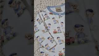 9207 macacao bebe menino suedine friends verao