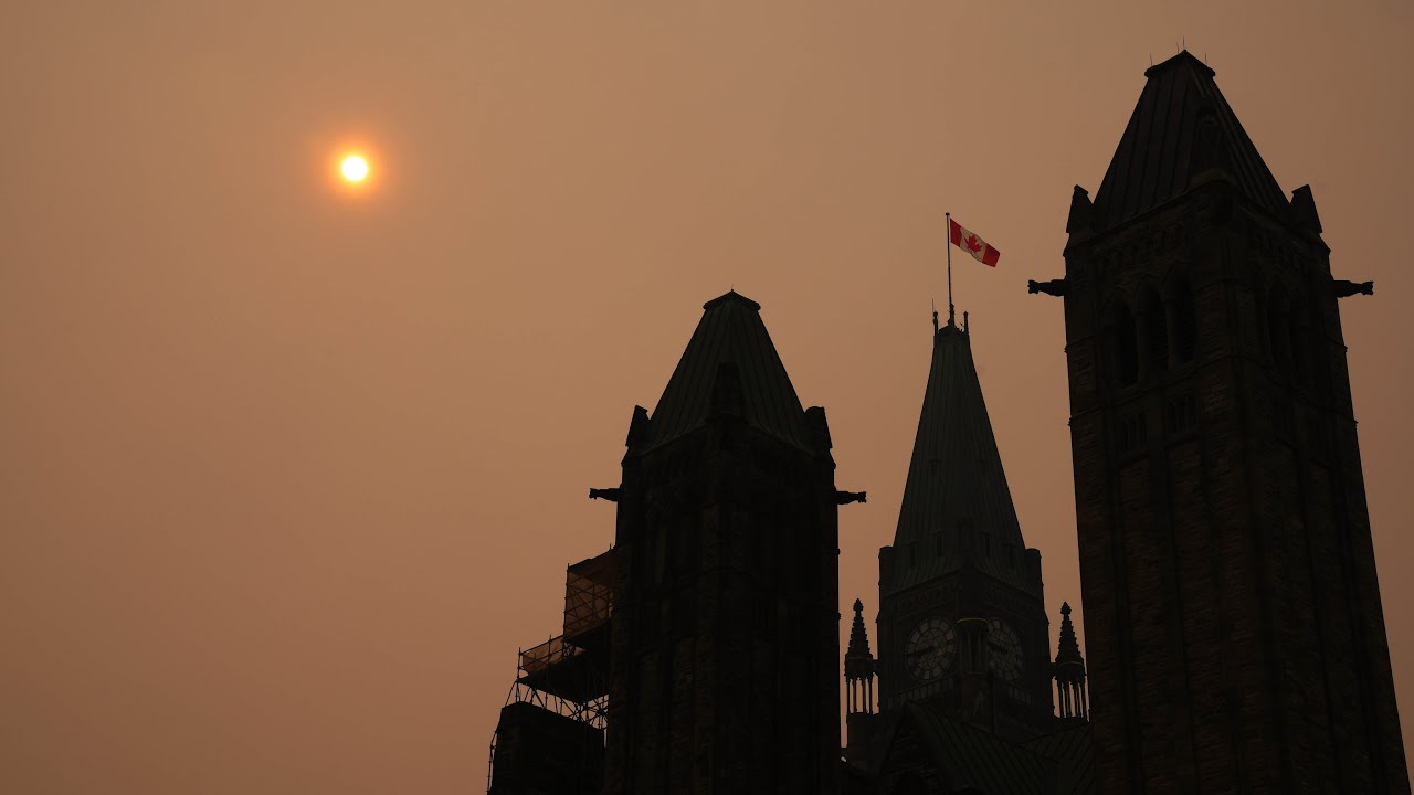 AIR QUALITY WARNINGS | Wildfire smoke blankets Ottawa, Toronto