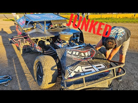 Onyx Was WRECKED While Leading the Feature - Terrible Luck - dirt track racing video image