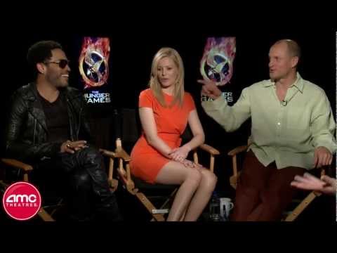 The Hunger Games: Woody Harrelson (Haymitch), Elizabeth Banks (Effie) And Lenny Kravitz (Cinna) - UCtoMyXF4VFY3cB8fUcn7N4A