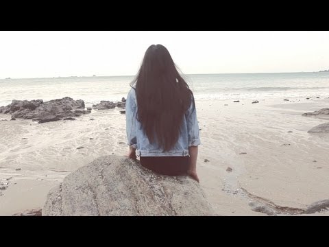 Fakear - La Lune Rousse feat. Deva Premal (Official Music Video) - UCYExKRroESDp0QpqTM95KyA