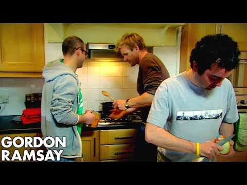 Teaching Lazy Bachelors How To Cook A Basic Curry - Gordon Ramsay - UCIEv3lZ_tNXHzL3ox-_uUGQ