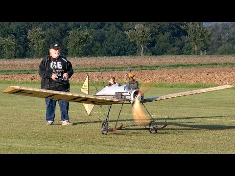 FOKKER SPINNE 1911 GIGANTIC RC SCALE MODEL OLDTIMER FLIGHT DEMO / Mega RC Airshow Göttingen 2015 - UCH6AYUbtonG7OTskda1_slQ